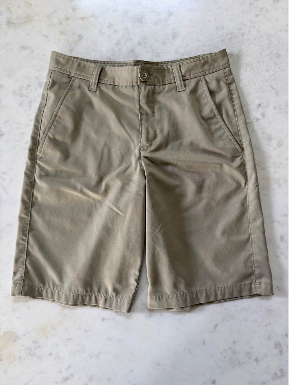 Khaki under Armour shorts Loose Fit - size 14